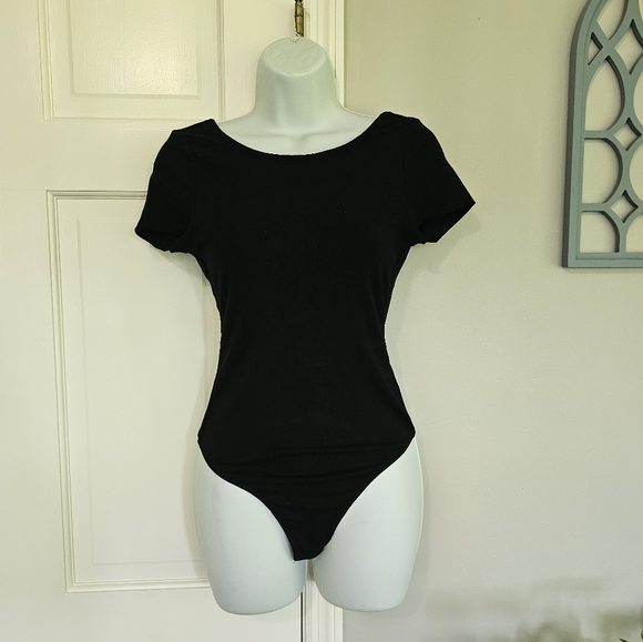 Le Lis Tops - Black Short Sleeve Bodysuit